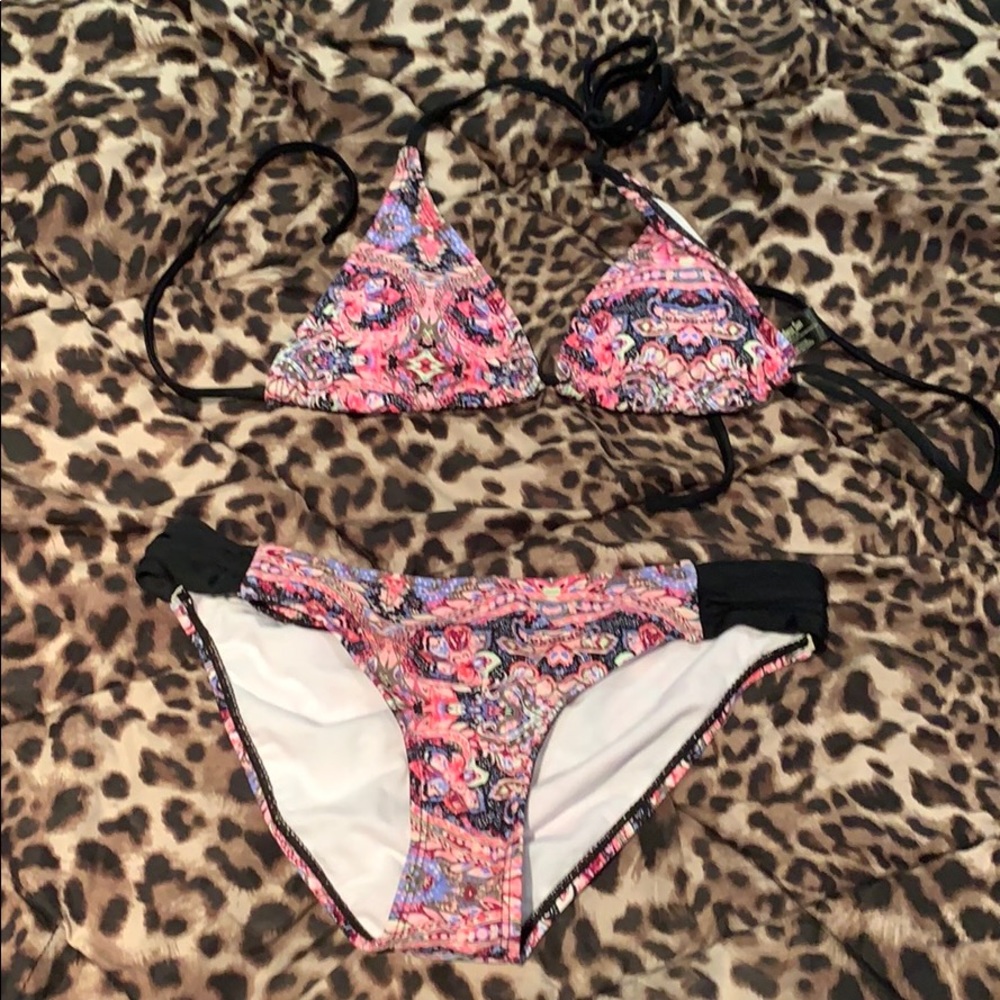 Women’s Medium string bikini